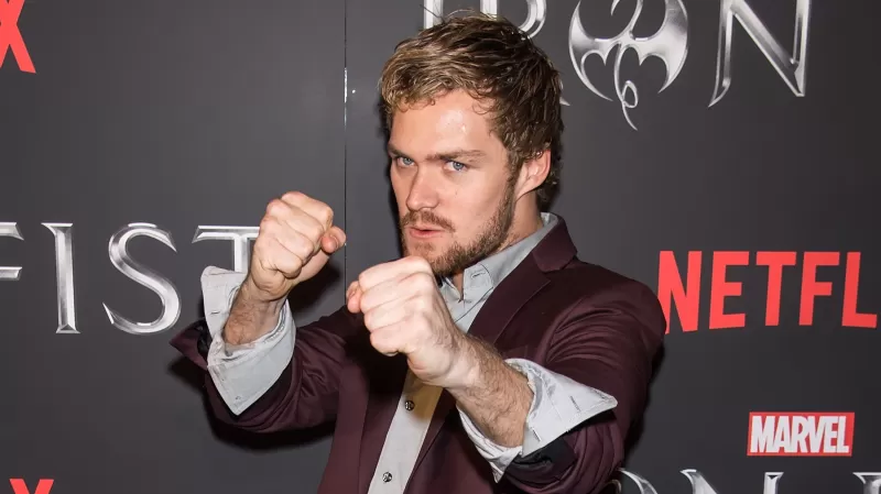 Finn Jones erkennt Kritik an und beobachtet, dass Zweifler falsch sind