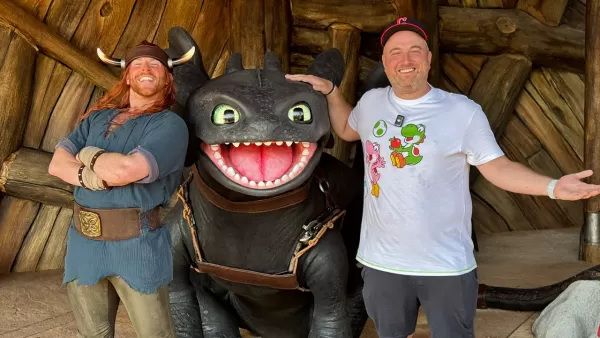 Animatrônico em tamanho real do Toothless na Ilha de Berk